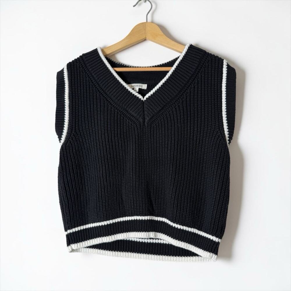 Francesca's Women's Sweater Vest Cropped Black V-Neck Size L Collegiate Varsity